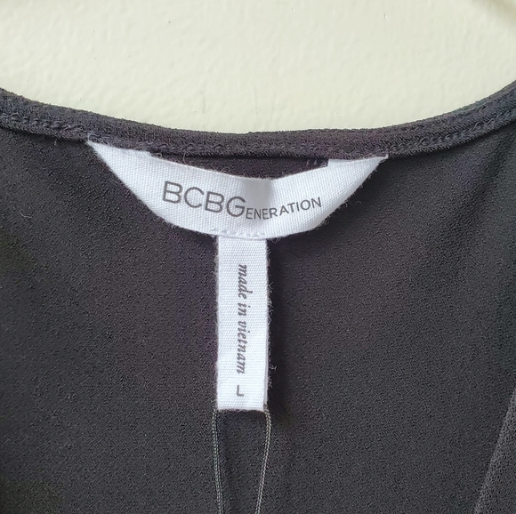 NWT BCBGeneration Vneck Romper - Picture 6 of 13
